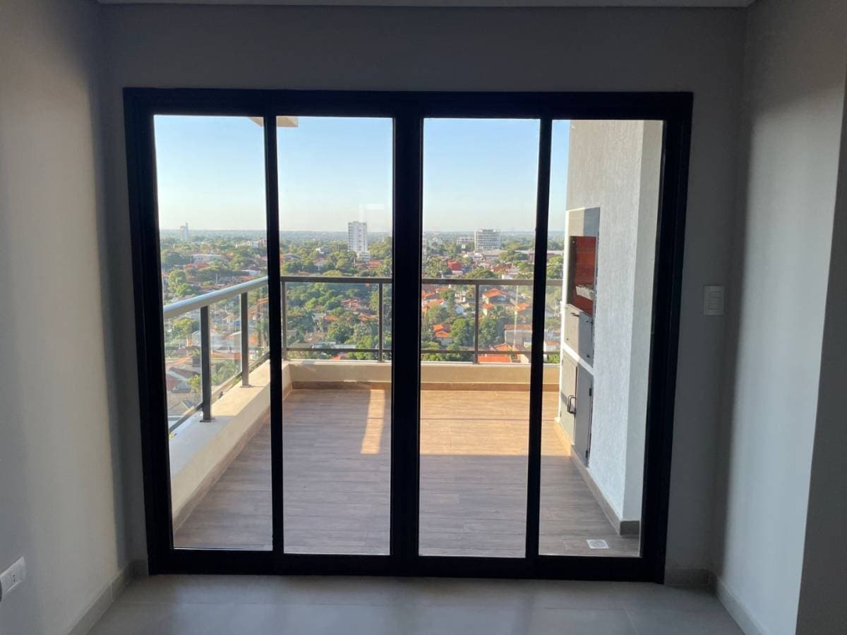Amplio departamento con espectacular vista en edificio torre augusta — foto 5