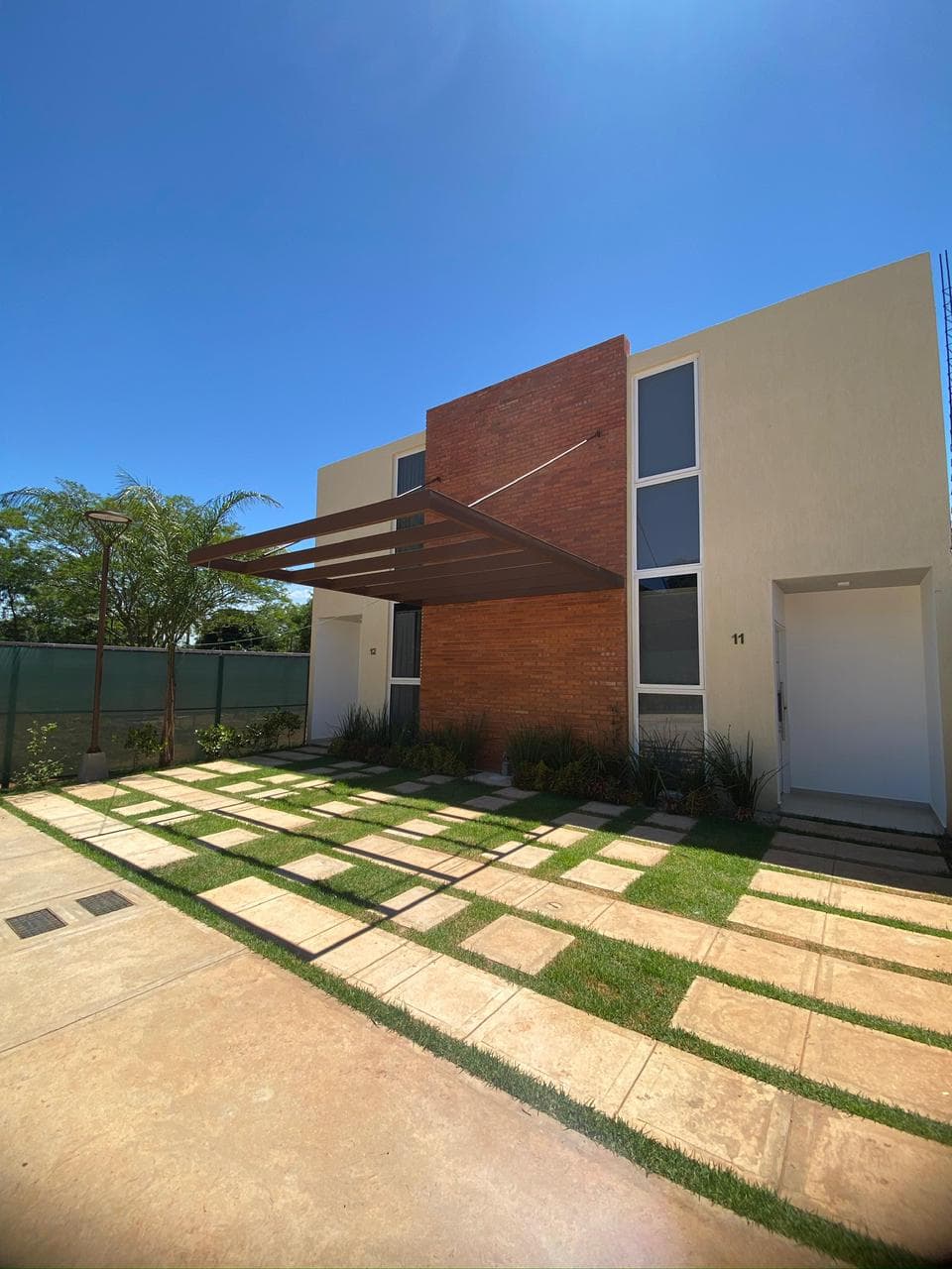 **alquilo dúplex amoblado de 3 dormitorios en Luque – barrio cerrado**, foto 1