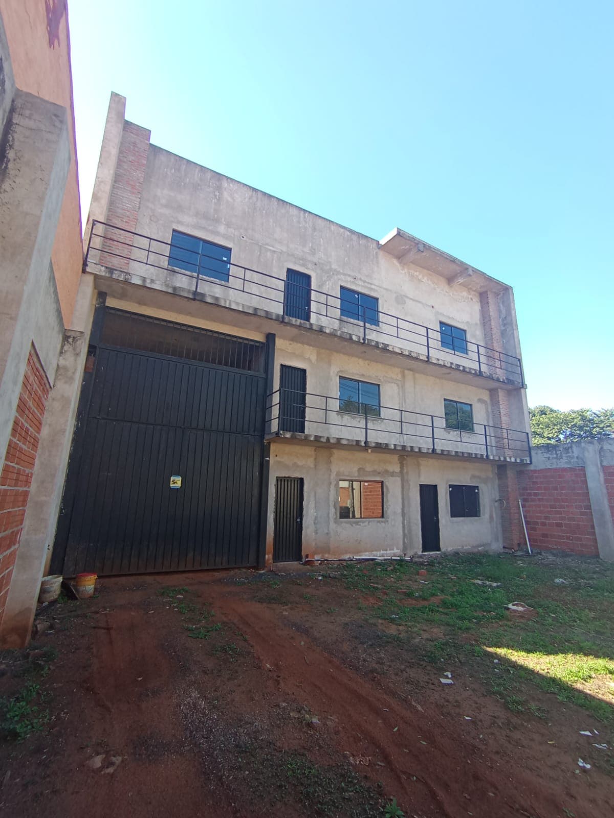 Alquilo amplio deposito en lambare 1.724 m2 cubiertos