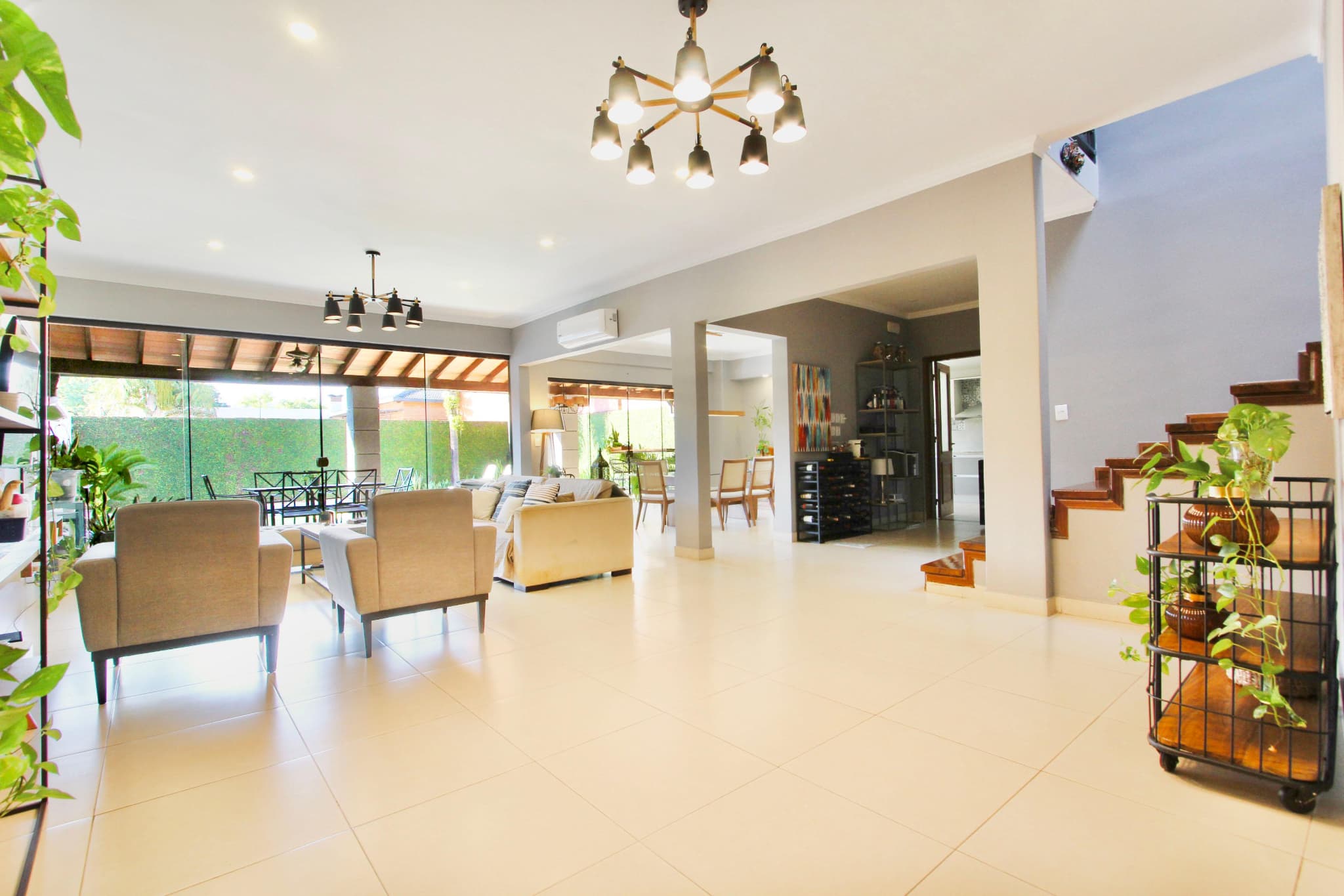 amplia residencia con fino amoblamiento, foto 3