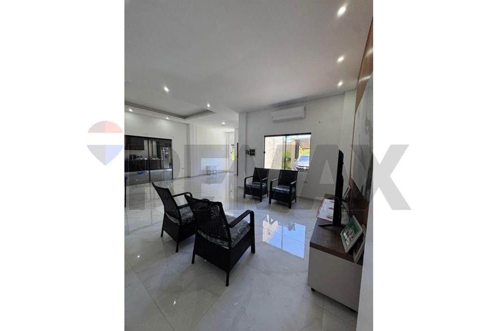 Casa - Alquiler - Encarnación, Paraguay, foto 2