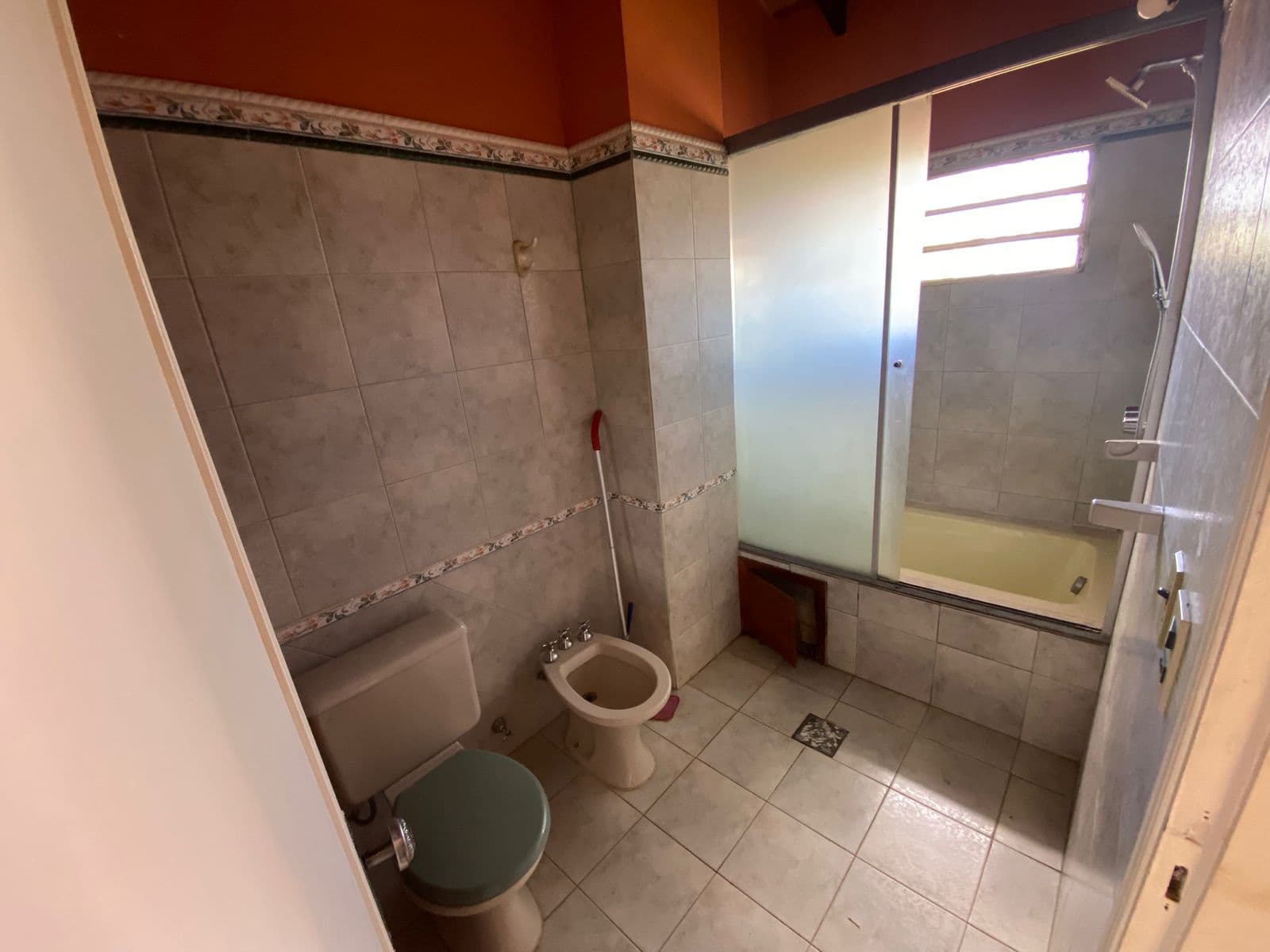 Casa en lambare a 3 cuadras de republica — foto 4