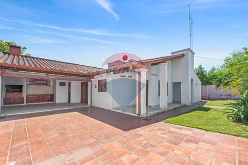 Vendo Casa en Esquina a 50 metros de Mariscal López En Fernando