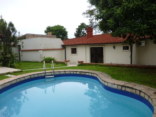 ¡Oportunidad Única! Casa en Venta en Lambaré: Ubicación Estratégica a Pasos de Avda. Cacique Lambaré — foto principal