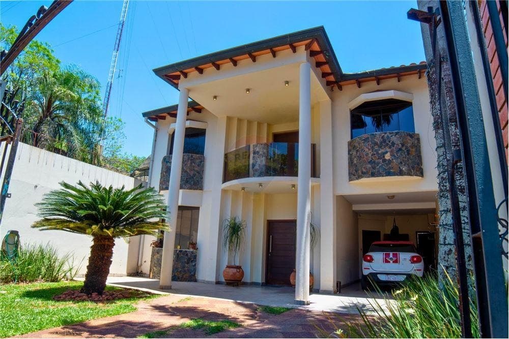 Amplia Residencia en el B° San Cristóbal de Asunción