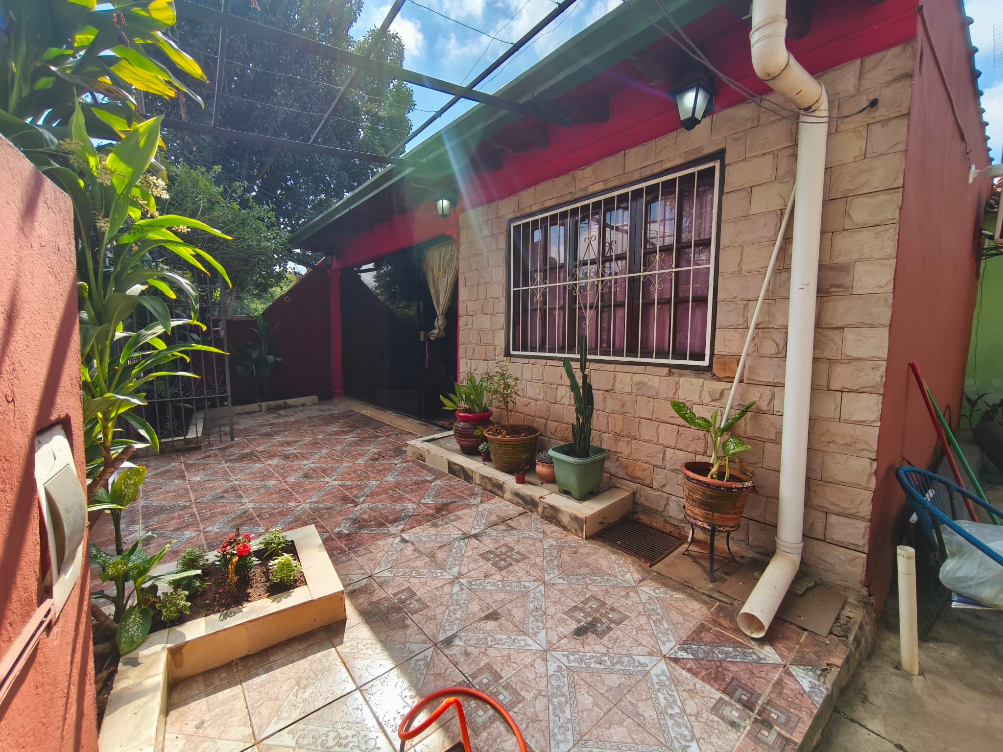 Cuenta con 2 Casas en un mismo terreno — foto 2