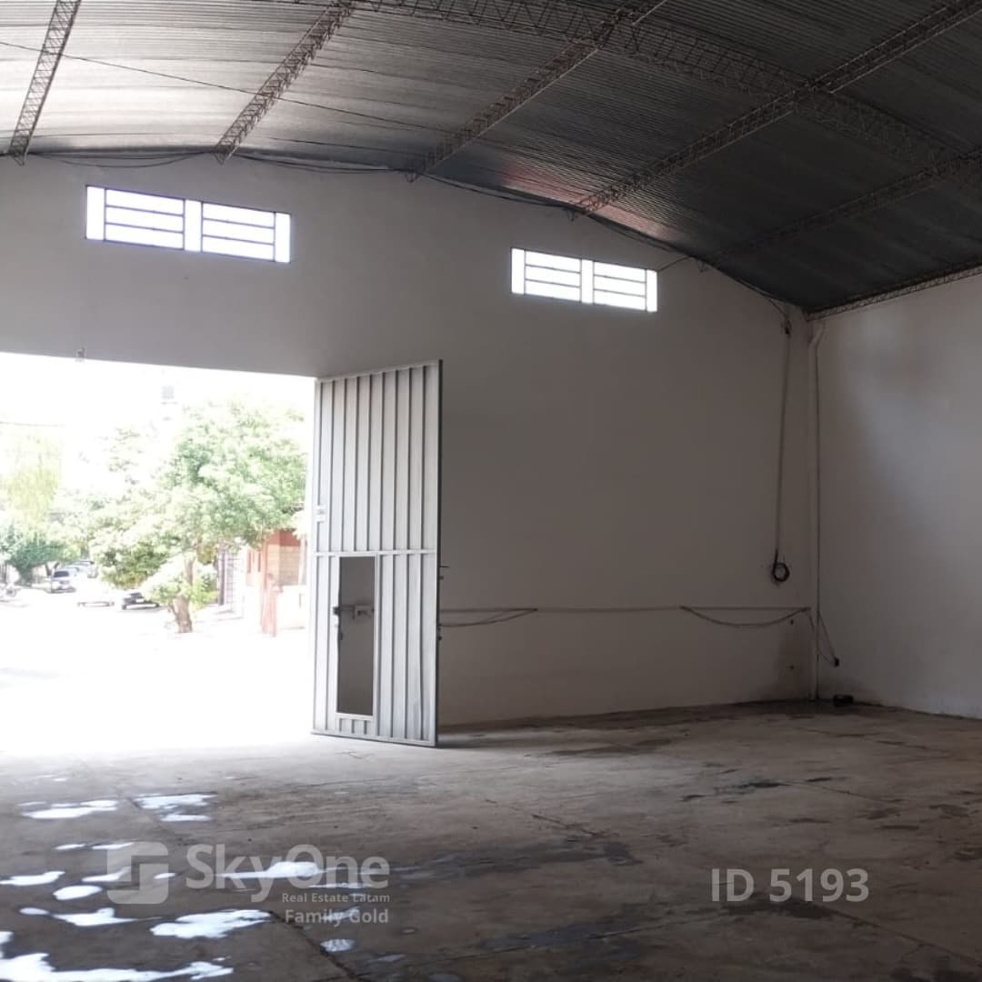 Tinglado en Luque 406,8 m2 detras de los jardines, foto 3