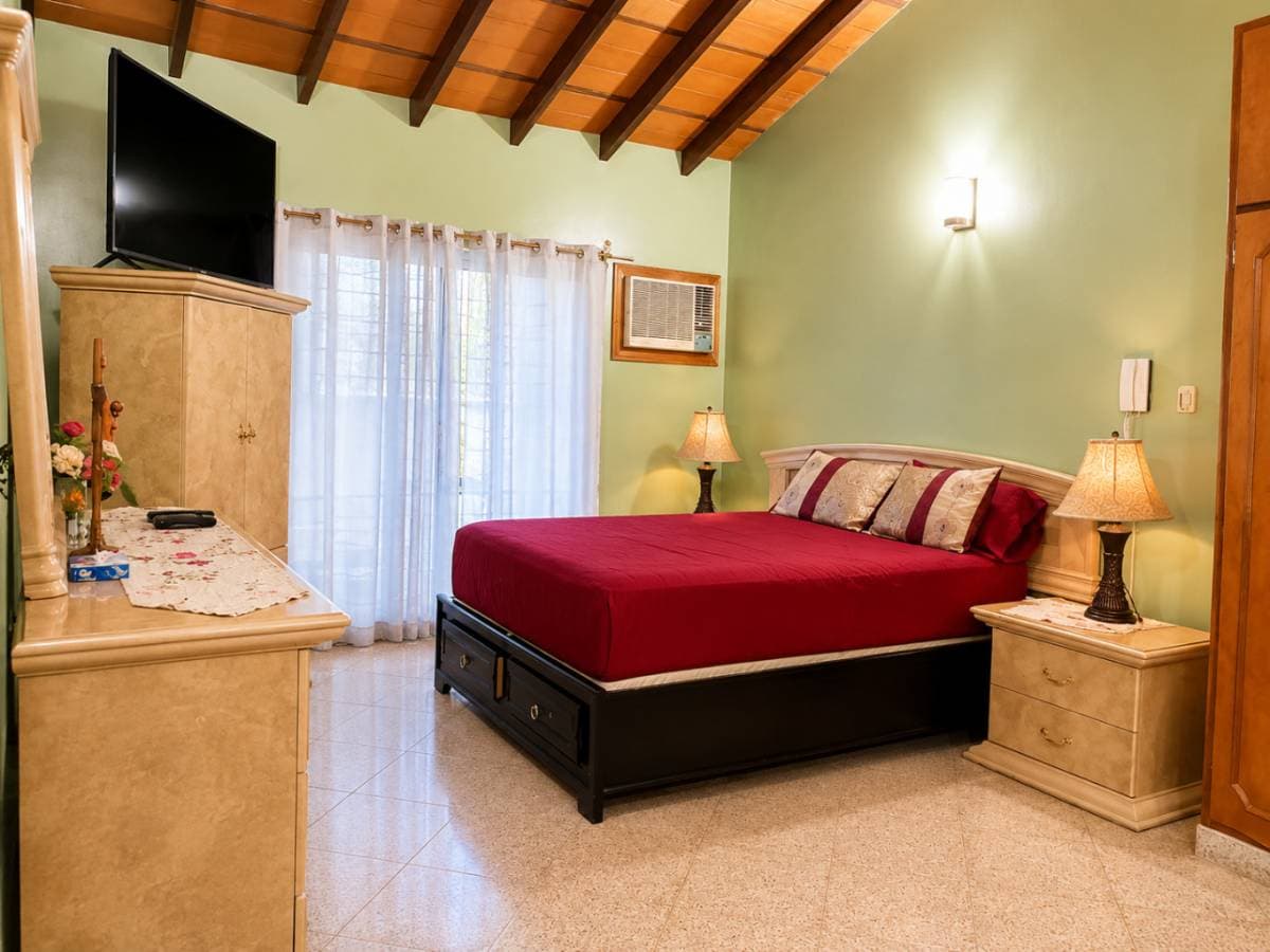 amplia casa en Fernando de la Mora, foto 3