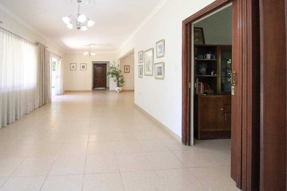 amplia Residencia en barrio Mcal. Estigarribia 1500 m2, foto 5