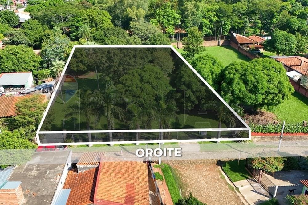 Terreno de 2.255 m² en Laurelty Luque, foto 2