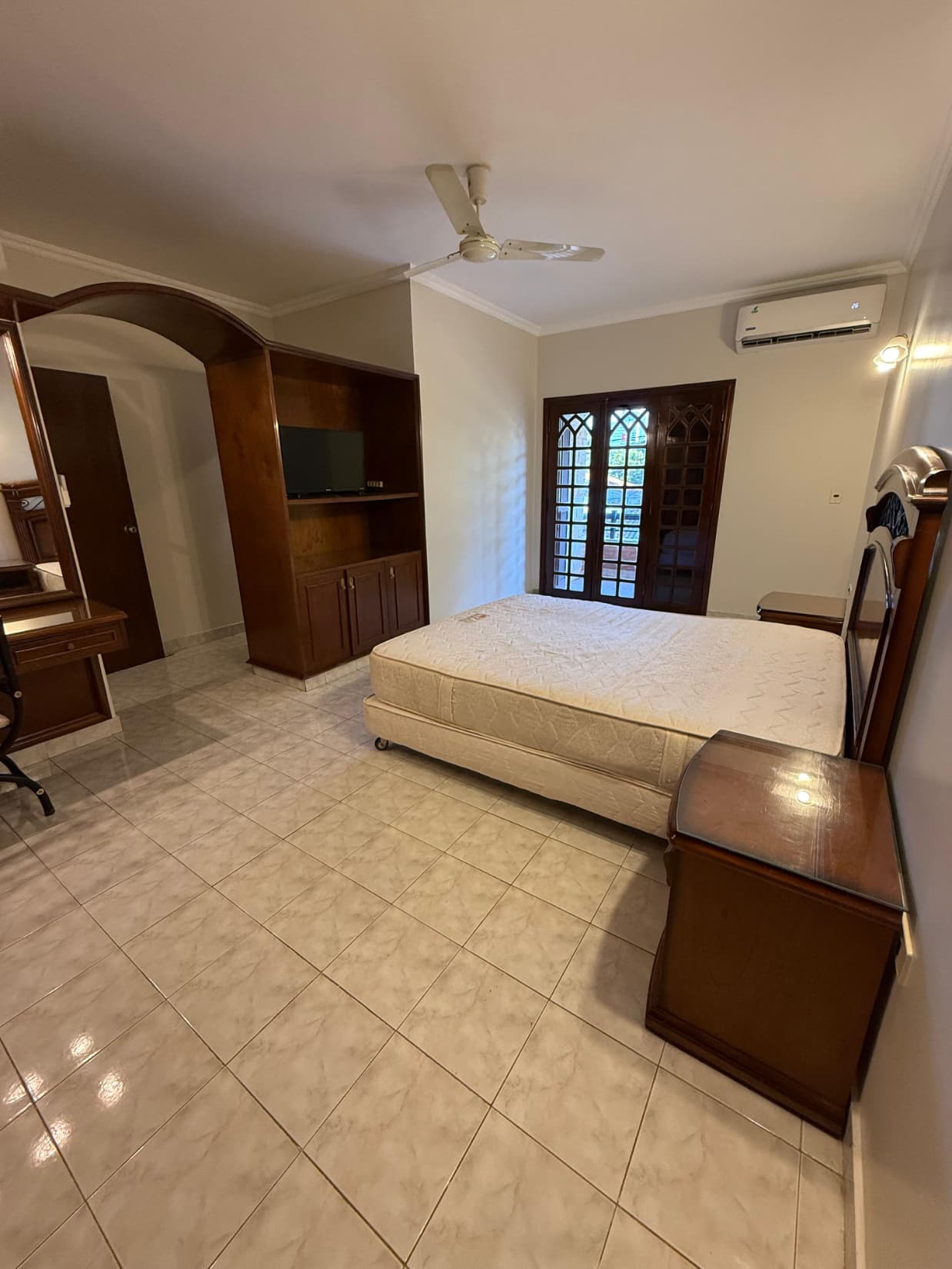 Ykua sati, en alquiler, duplex amoblado de 3 dormitorios, foto 2