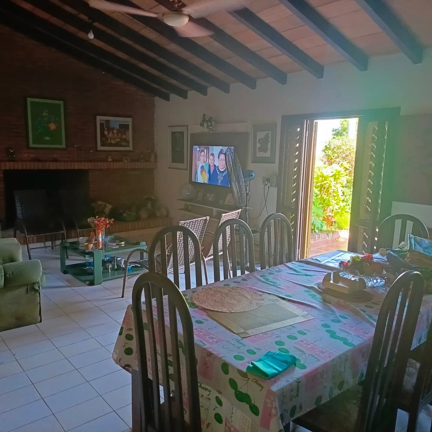 Casa De 2 Plantas Con Piscina En Barrio San Vicente — foto 3