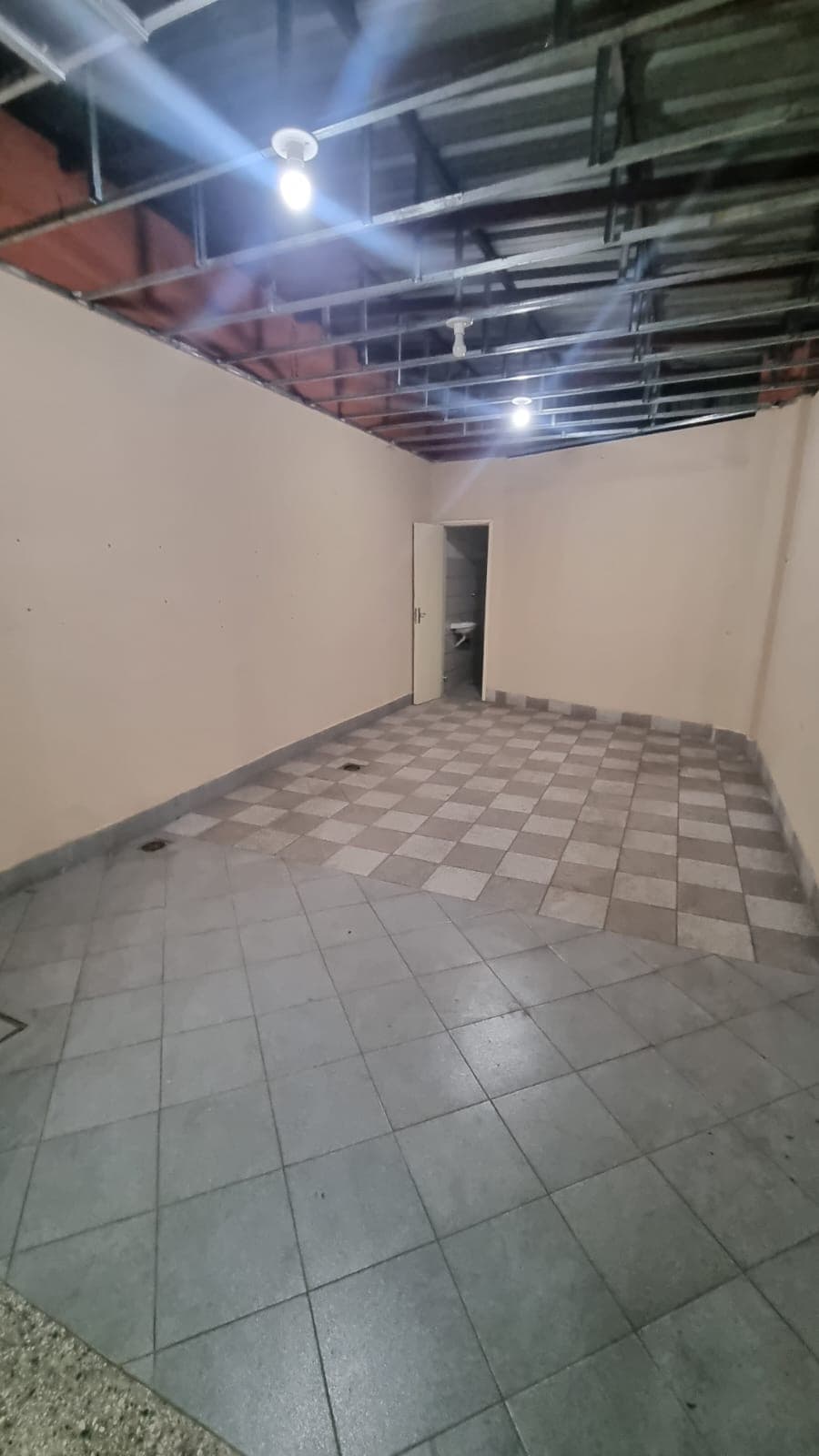 Edificio para uso comercial en San Lorenzo, foto 4