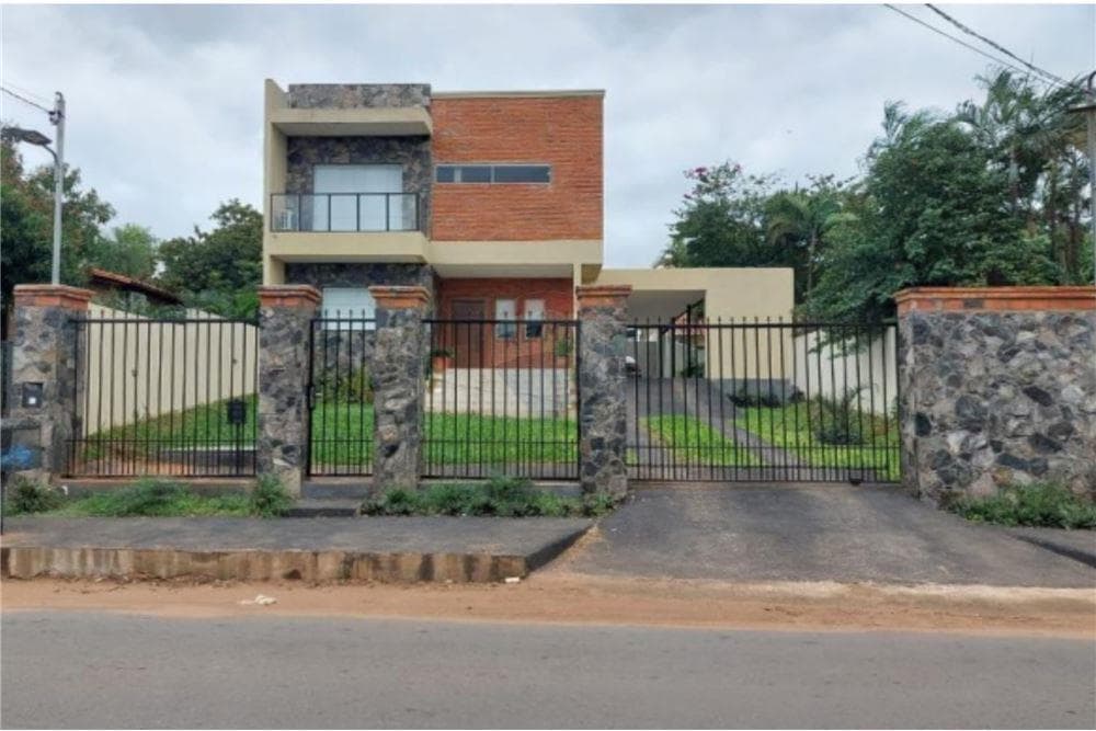 Casa en Luque primer barrio, foto 1