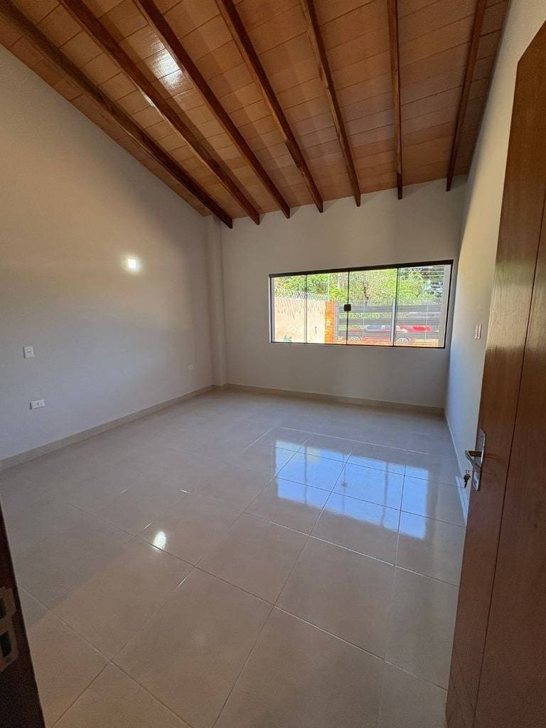 Casa a estrenar en Limpio – Estilo moderno con jardin amplio, foto 5