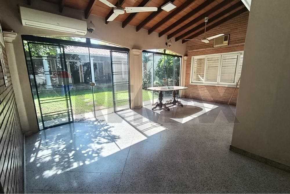 Casa / oficina en alquiler - barrio obrero
