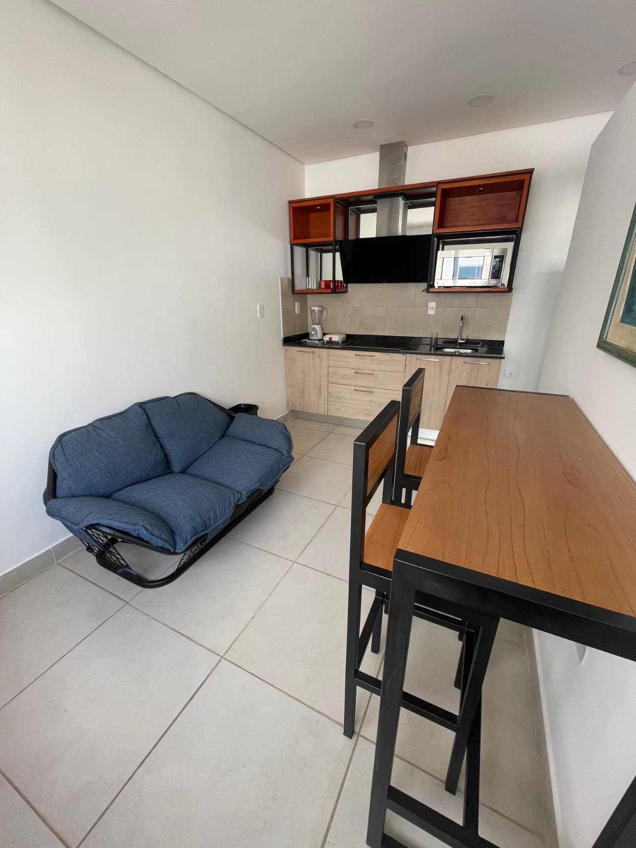 Villa Morra, en alquiler dpto amoblado de 1 dormitorio con cochera, foto 2