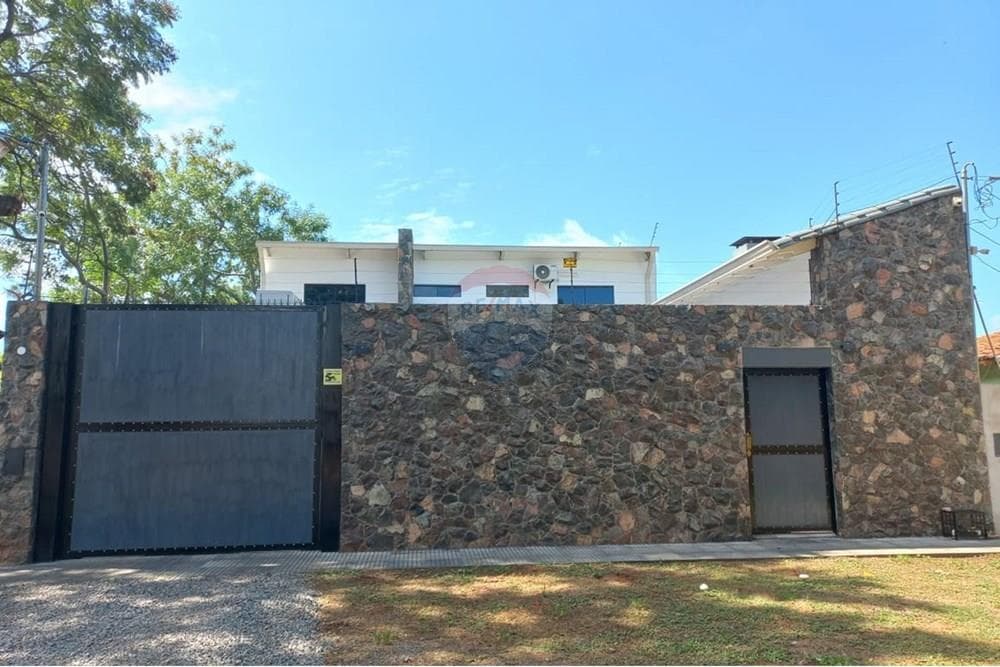 Alquilo Casa A Estrenar Con Piscina En Luque J.a
