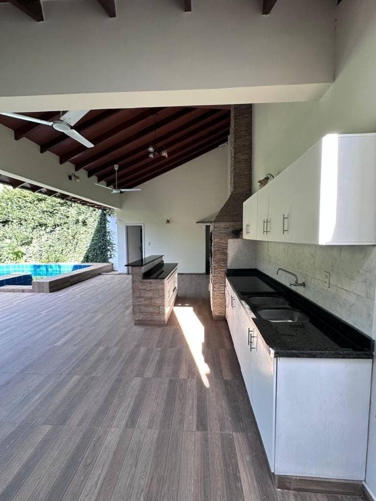 Alqulo amplia residencia en b° los laureles — foto 4