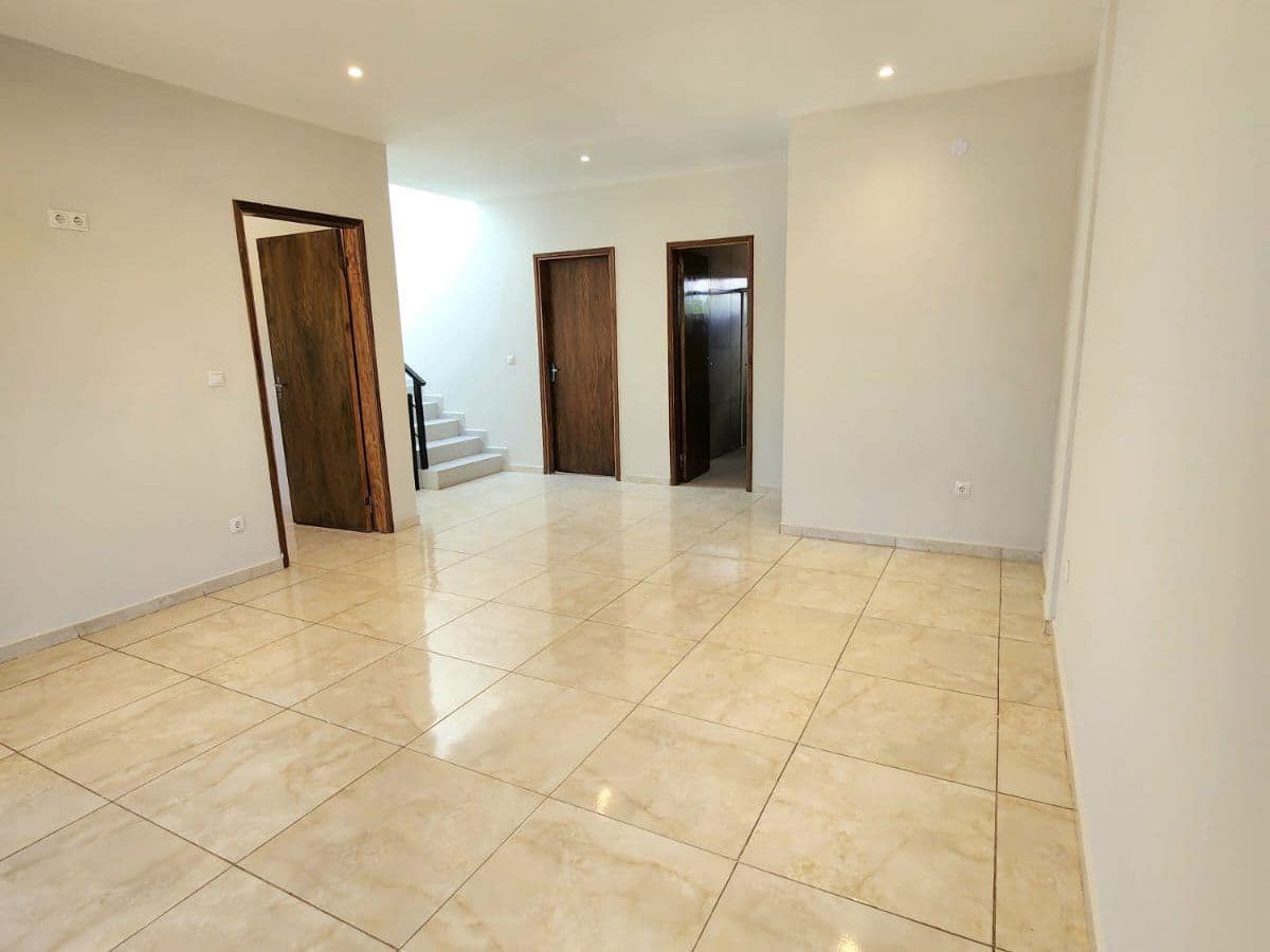Amplia casa a estrenar en alquiler barrio santa librada — foto 3