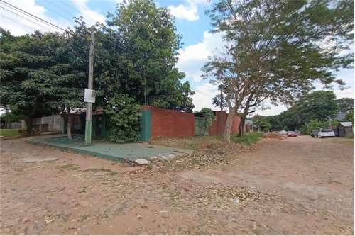 ¡Gran oportunidad en Villa Elisa casa en esquina!