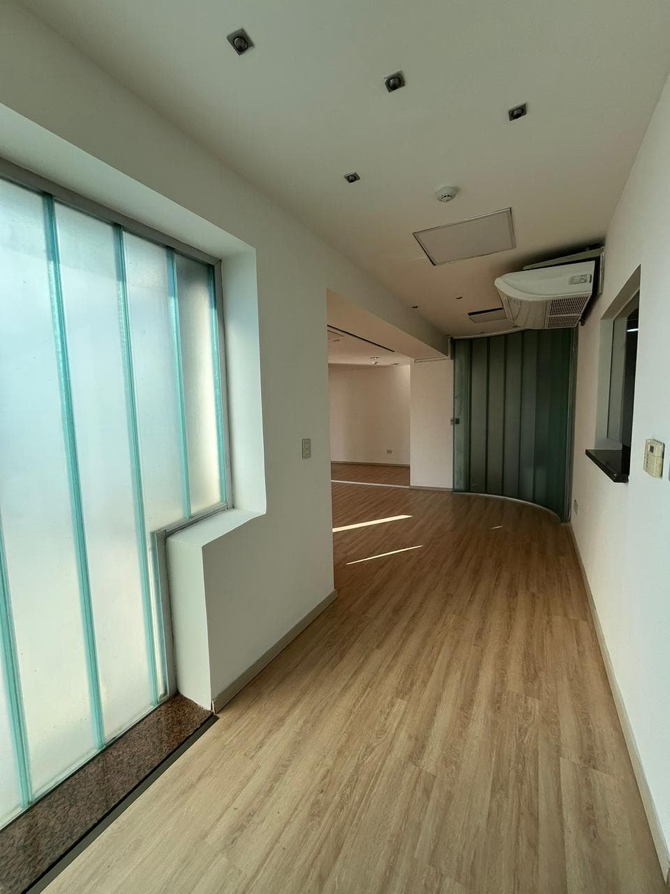 Oficina de 330m2 a pasos del paseo la galeria, foto 2