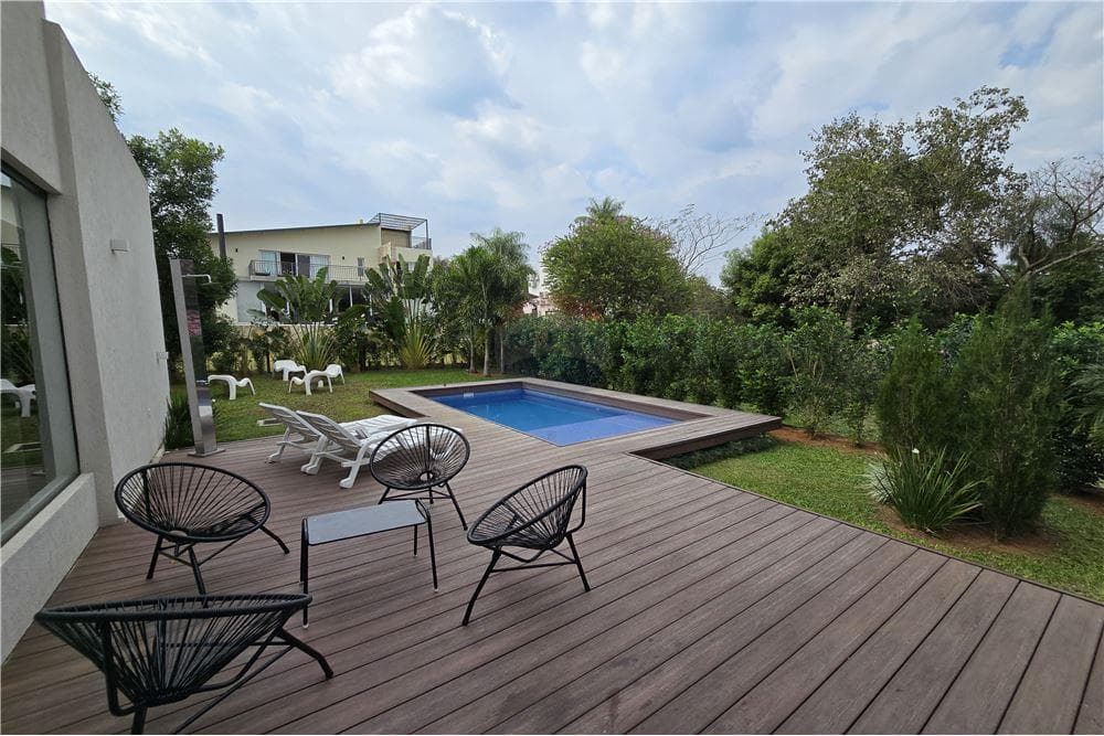 Casa minimalista en condominio sunset hills