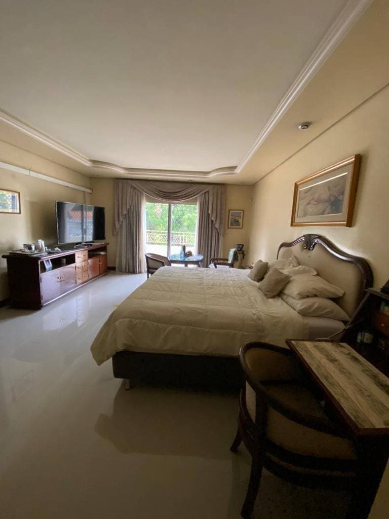En venta residencia en el barrio Mcal López, foto 3