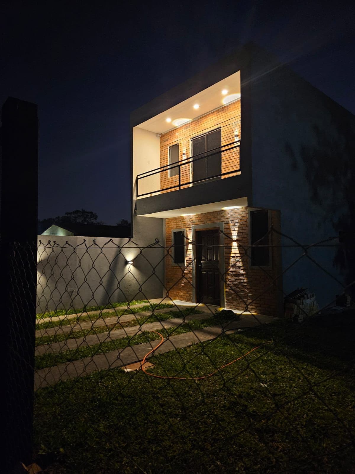 Alquilo duplex a estrenar en mora cue Luque