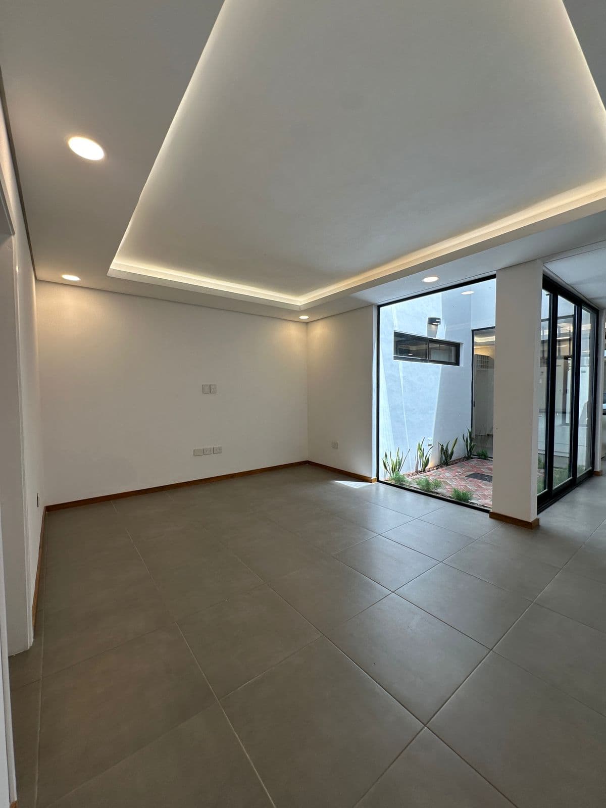 En venta hermoso y amplio duplex a estrenar zona madero Luque — foto 2