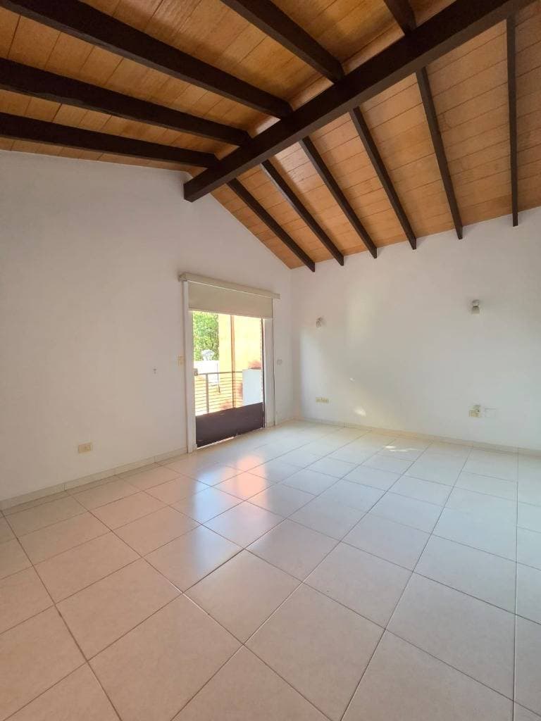 Residencia en venta barrio mcal. Estigarribia, zona casa rica los laureles