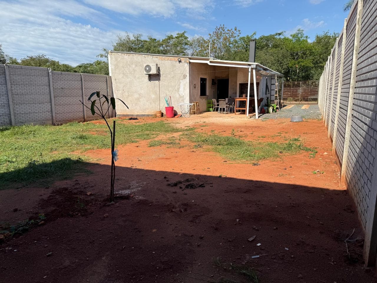 Hermosa Casa Familiar Construida + Terreno Estandar Zona Luque-sanber — foto 4