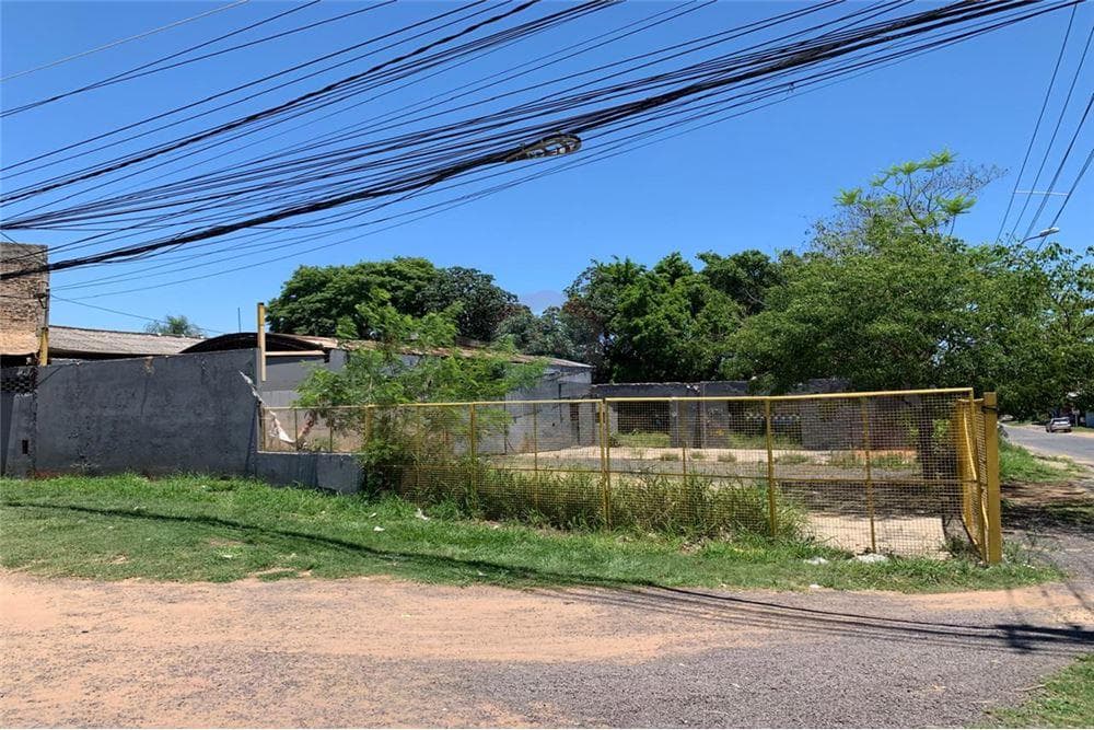 Vendo esquina sobre la transchaco