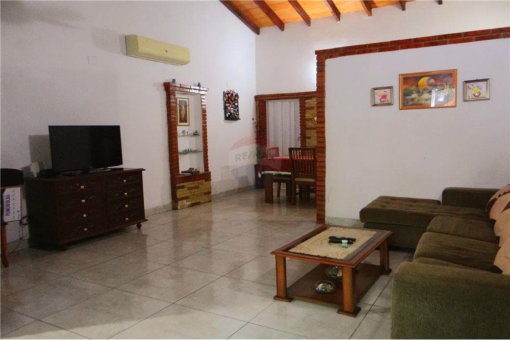 Amplio duplex con excelente ubicación en sajonia