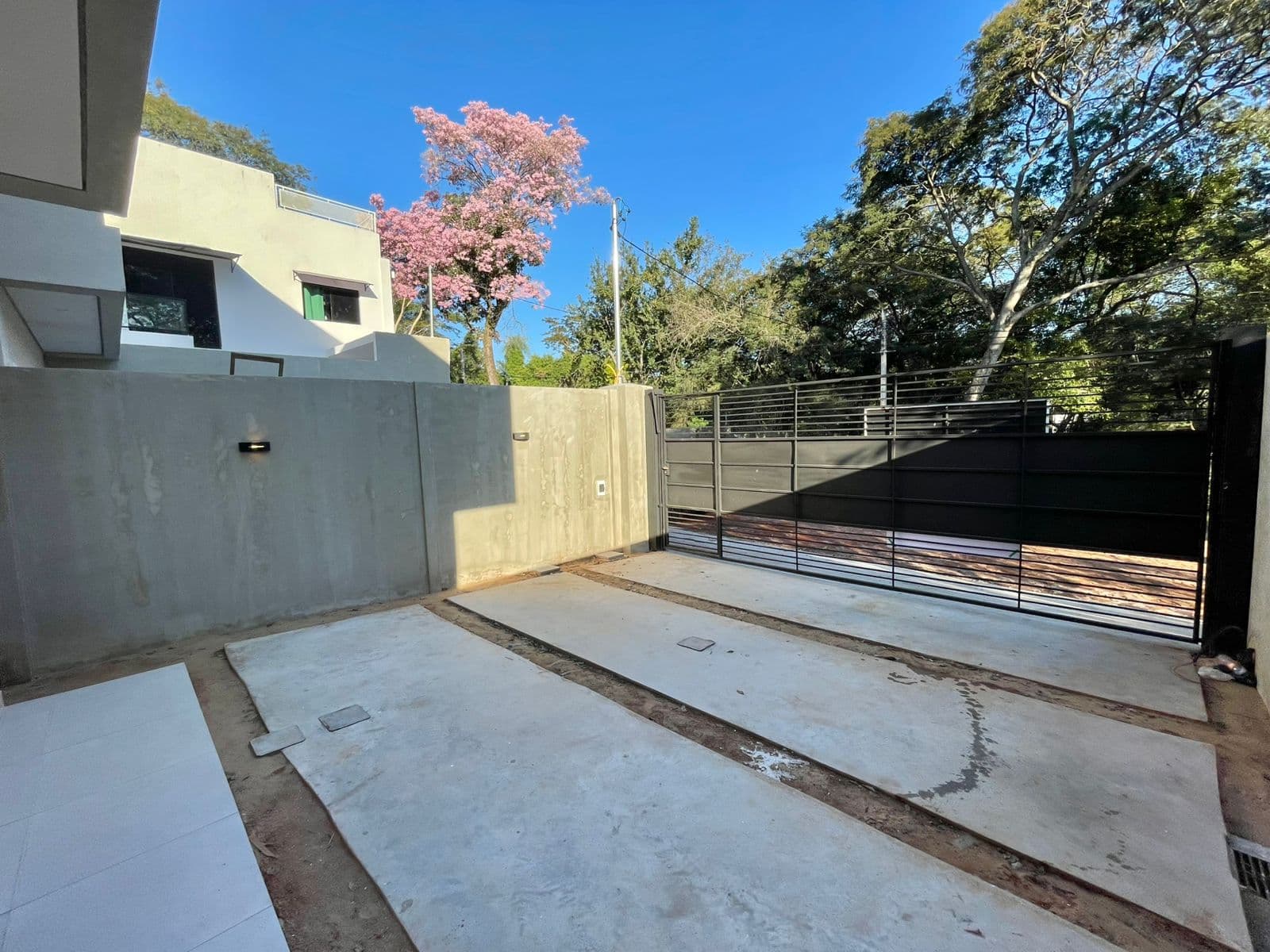 Duplex a estrenar altos del golf Lambaré, foto 3