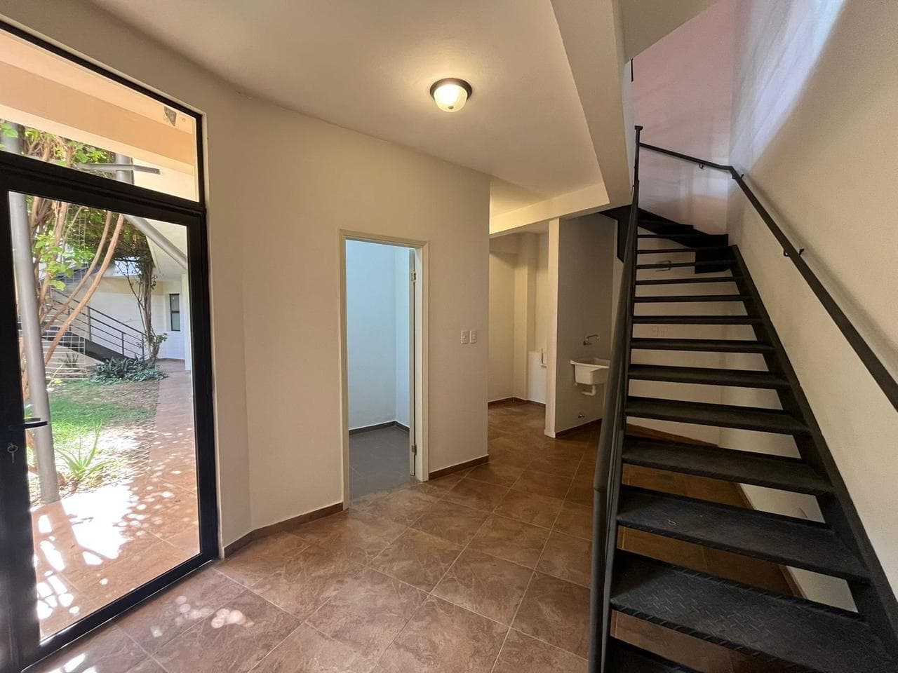 Casa de 7 habitaciones ideal para Vivienda o Oficina zona Centenario, foto 4