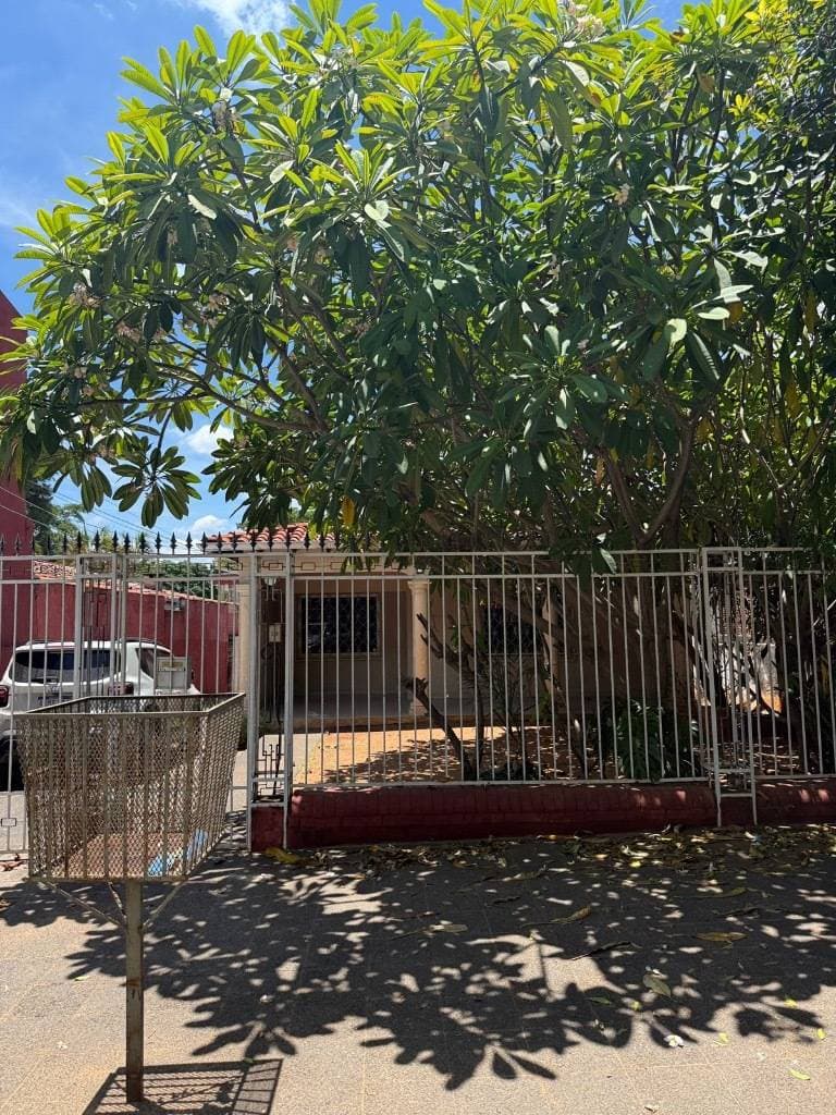 Oportunidad de inversión!! Terreno con casa a demoler en mburucuyá, foto 3