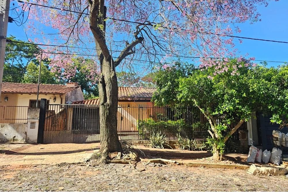 Vendo casa en Barrio San Vicente, Asunción