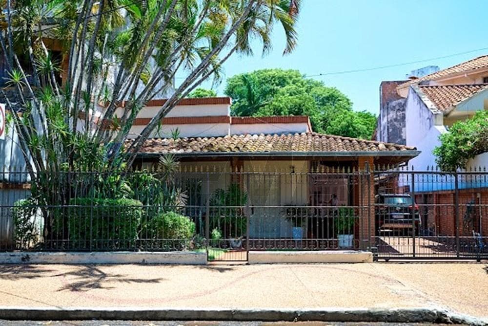 En Venta Terreno con Casa demoler o refaccionar- Ycua Satí, Asunción,Paraguay — foto 1