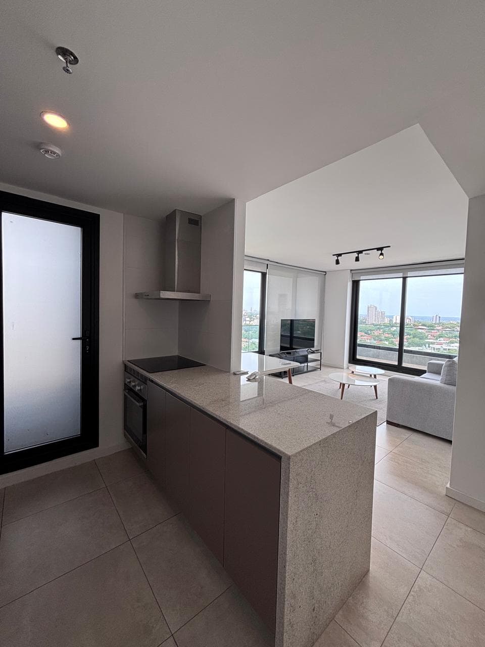 EN ALQUILER- departamento de 2 dormitorios amoblado - Avda Santisima Trinidad — foto 1