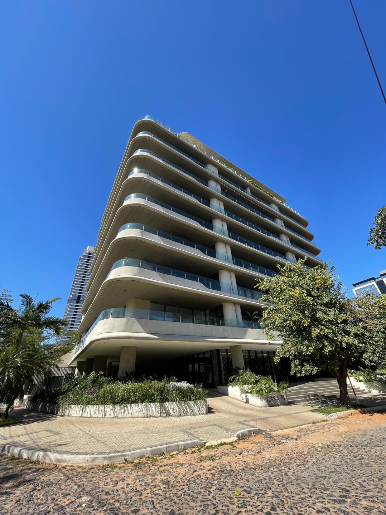 Zona shopping del sol - en alquiler, lujoso departamento de 3 drios en suite — foto principal