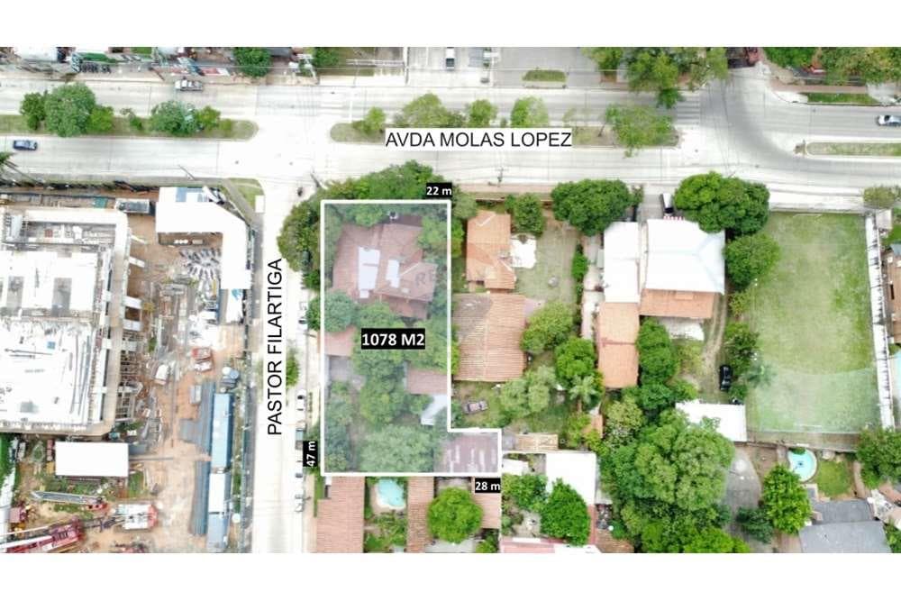 Venta terreno en esquina sobre molas lopez Carmelitas