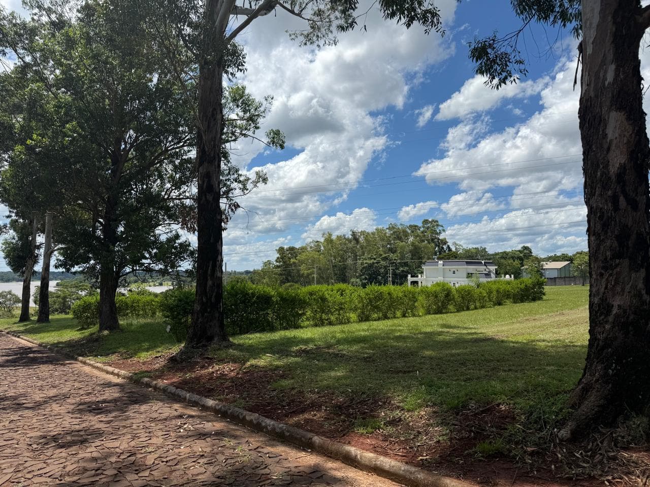Hermosa Propriedad En El Lago Acaray — foto 3