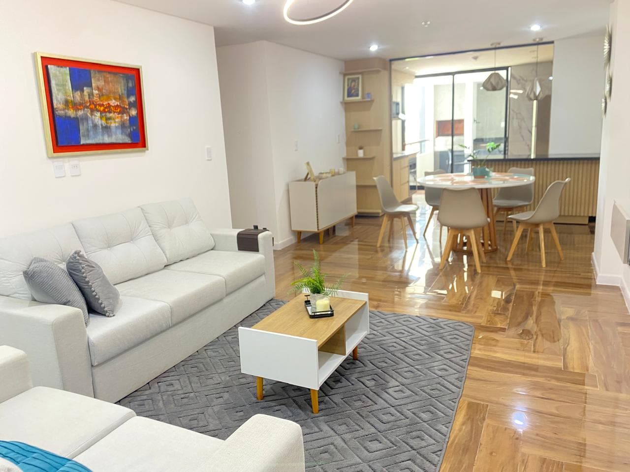 Alquilo departamento de 3 habitaciones en barrio mcal. Estigarribia!!