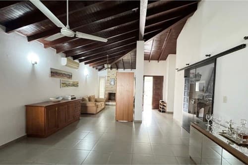 Residencia en Barrio Mburucuya, foto 3