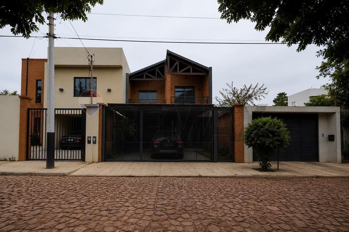 Amplio Duplex con 3 Suites en Barrio Herrera