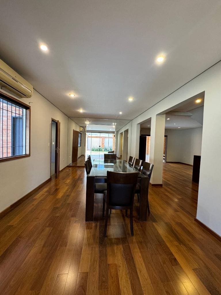 Amplia residenia en alquiler en Las Lomas - id 29751 — foto 4