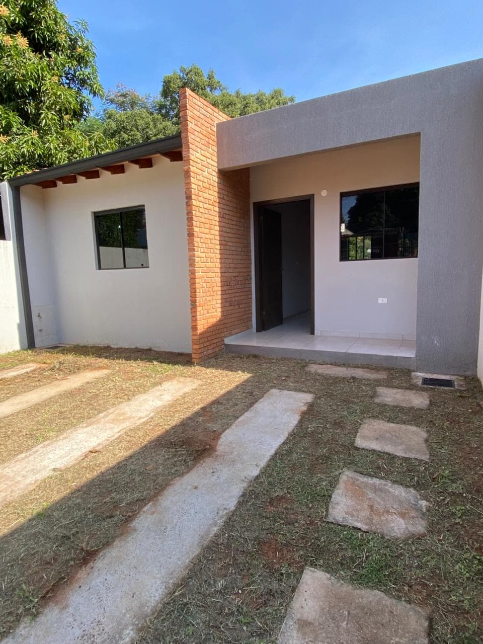 Vendo Casa a estrenar de 2 habitaciónes en esquina Ñemby pa’i ñu