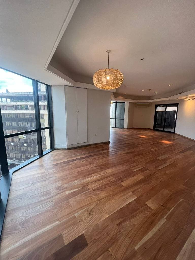 EN ALQUILER – Departamento De Tres Dormitorios En Suite, foto 3