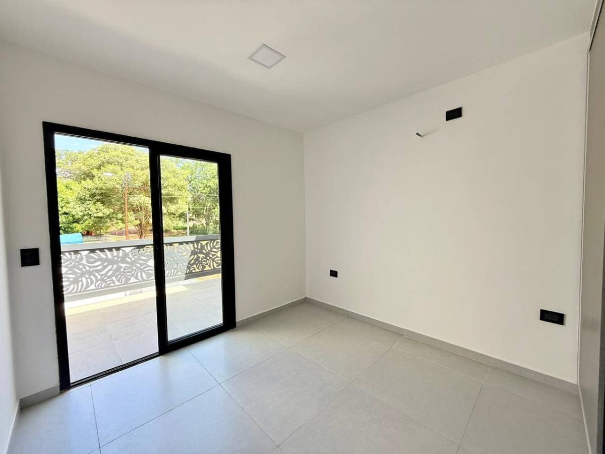 Duplex en Luque barrio laurelty — foto 3